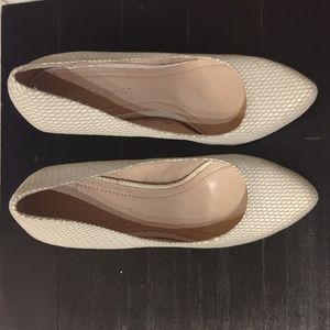 BCBGeneration Women's Parade Platform Pump Sz 8.5 White Snake Skin Stiletto $119